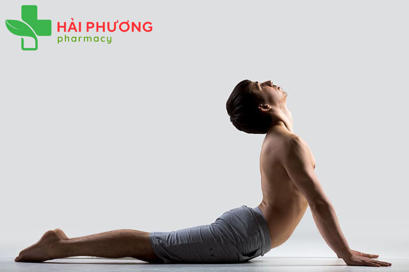 Tư thế yoga rắn hổ mang